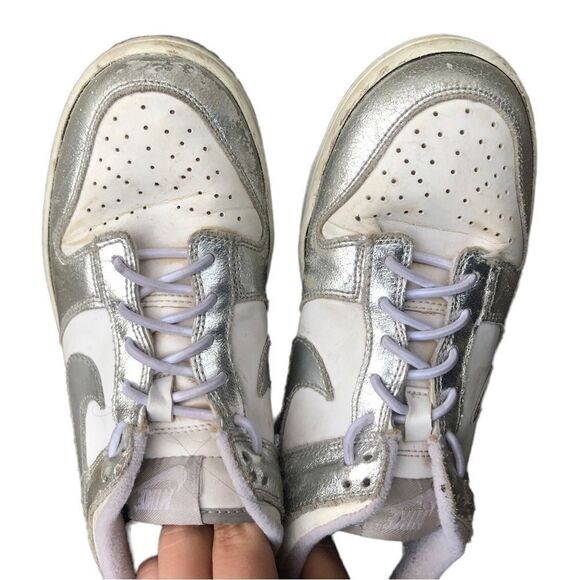 VINTAGE 2010 Nike Dunk Low Metallic Silver Size 6 - Picture 11 of 16
